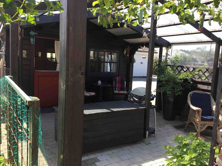 Guest cottage in the backyard in Hune close to forest and beach