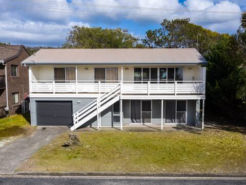 Seaview Getaway - beachfront family home, aircon