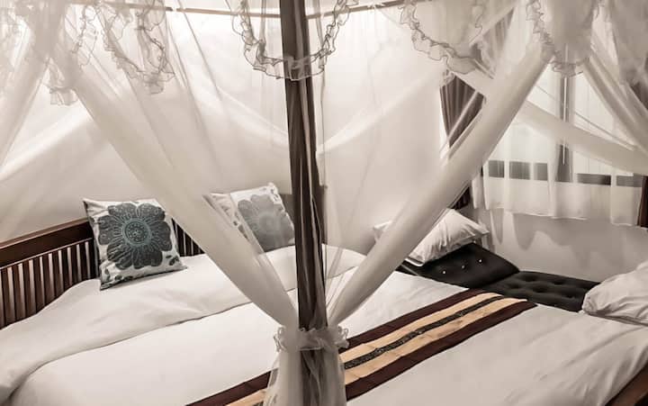 غرفة النوم رقم1 - سرير أريكة بجوار السرير الرئيسي