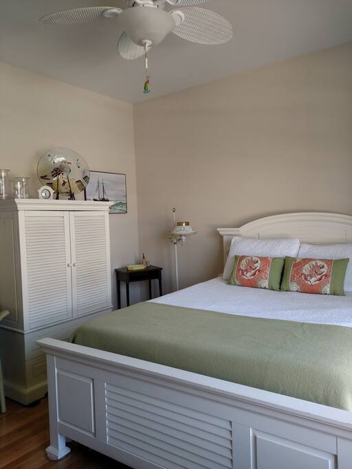 Queen Bedroom