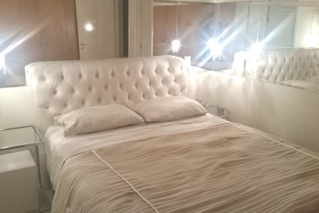 This is a queen bed
it is book