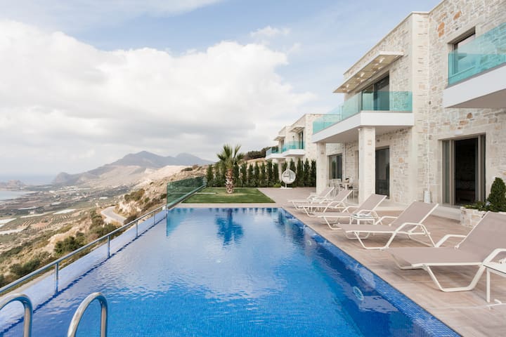 Poolside Villa with Spectacular Ocean Views