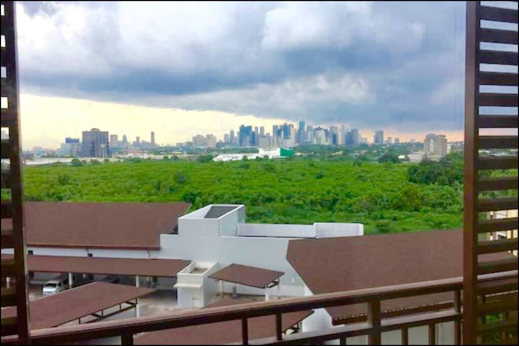 View of Ortigas center from the balcony.