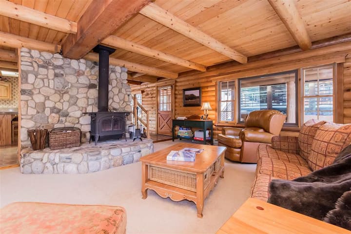 Awesome Log Cabin Walk To Canyon Lodge Or Village Cabins For Rent In Mammoth Lakes California United States
