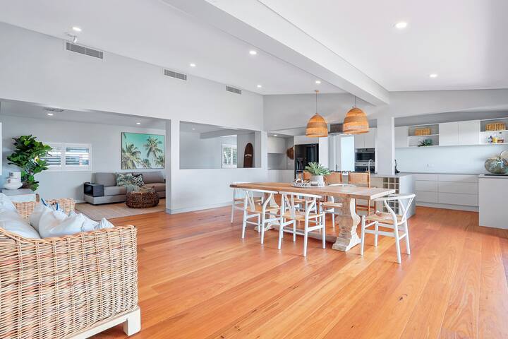 Luxe Coastal Abode, Marcus Beach gallery image 5