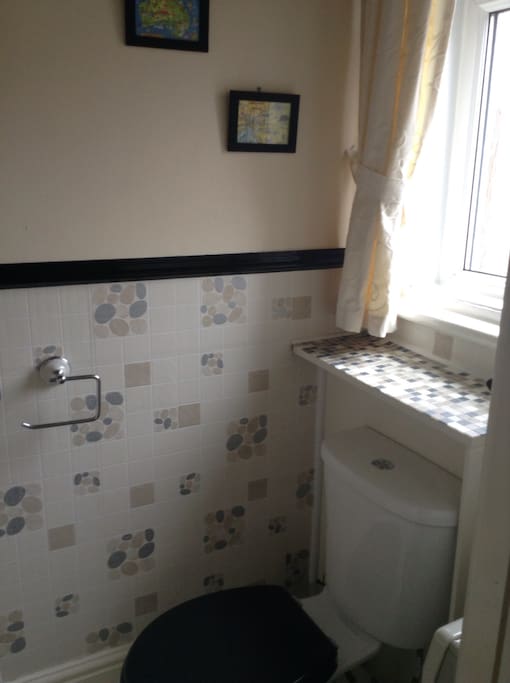 COZY DOUBLE ENSUITE SHOWER ROOM