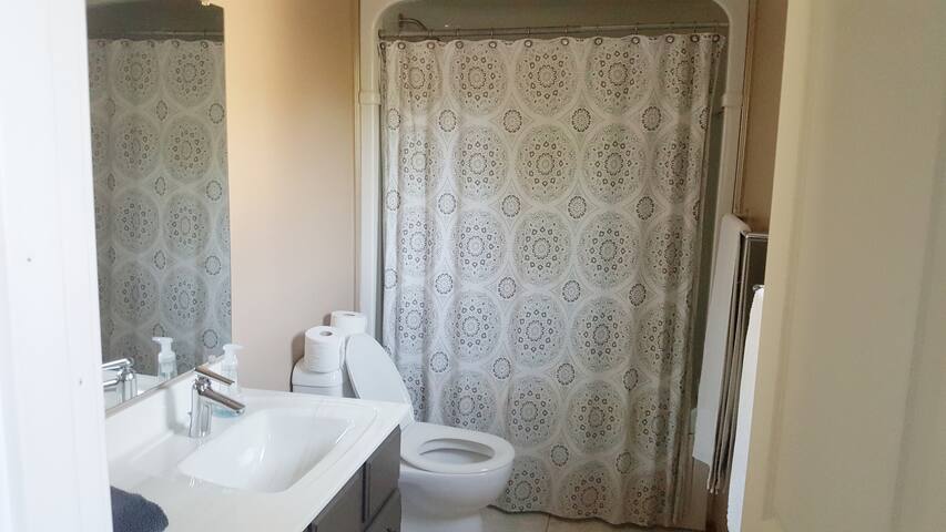 Executive New 2BRD House – playstructure -St.Vital gallery image 5