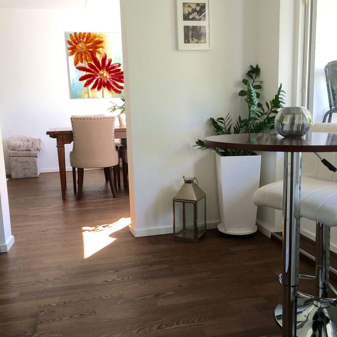 Kitchen seating area