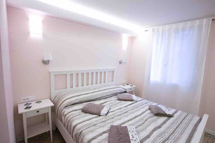 Venice Rialto Bridge Apartment gallery image 4