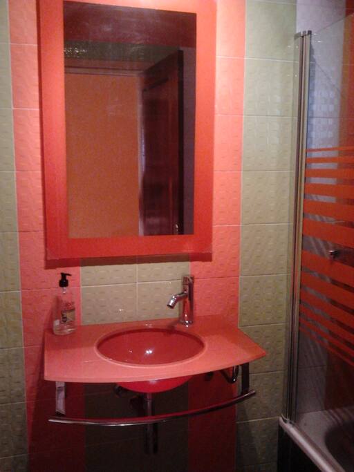 aseo completo con ducha/bañera