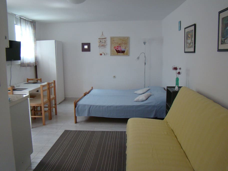 Studio with 3 beds