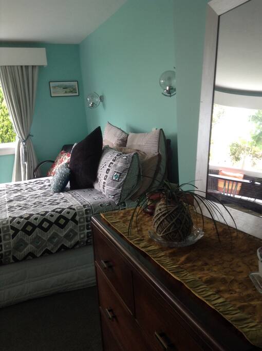 Art Deco spacious bedroom