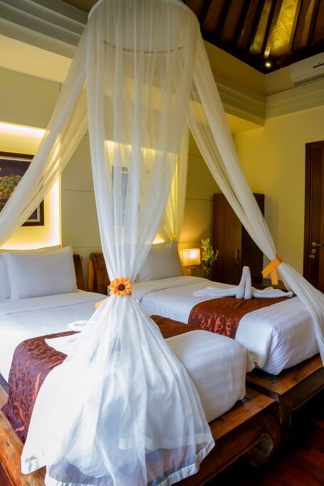 Twin bedroom
