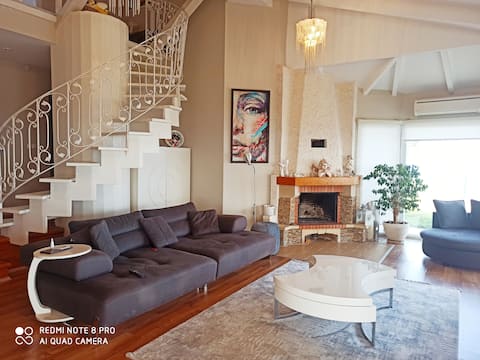 Villa with private pool and magnificent sea views