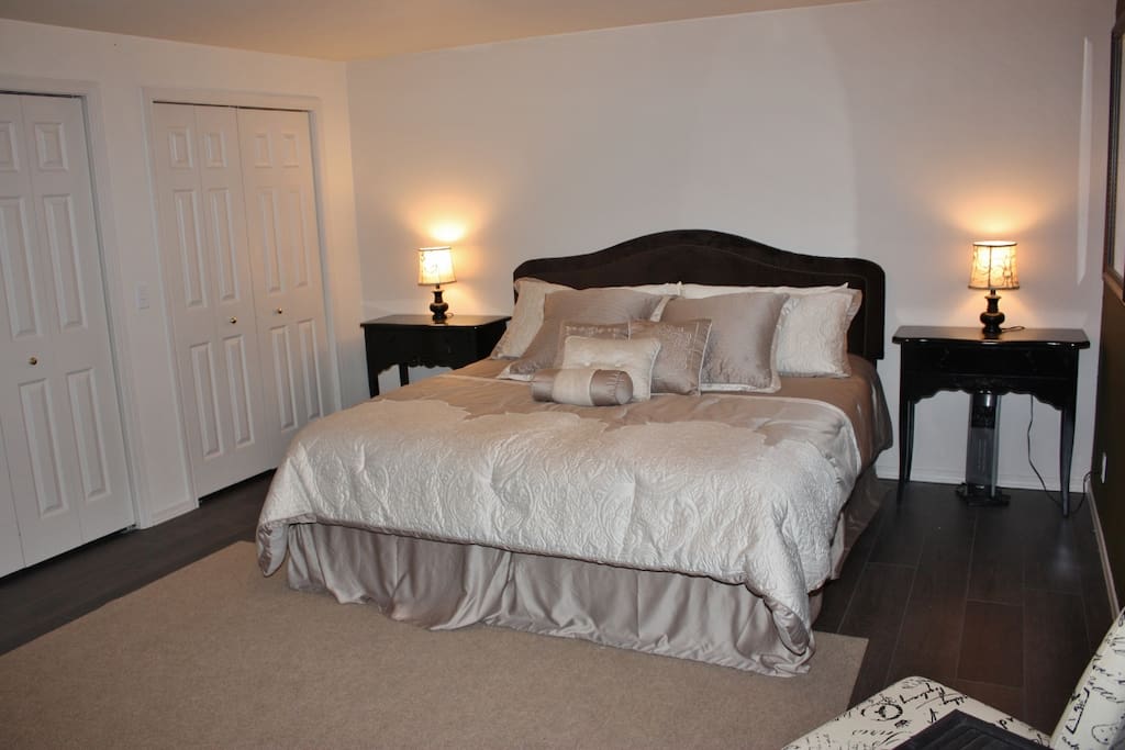 King Bed in the room.