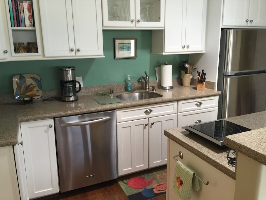 Quartz counters, stainless appliances