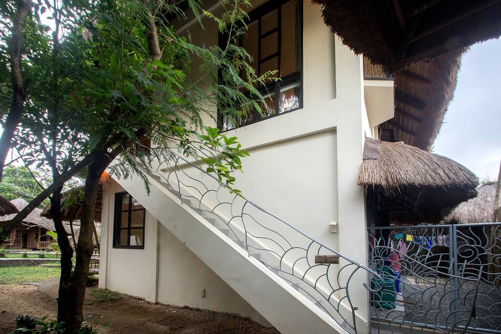 The room has a shared gate with the rest of the house.