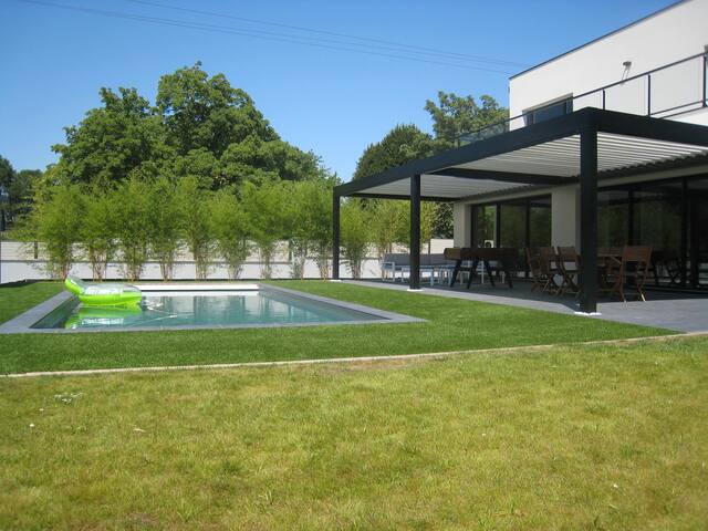 Grande maison avec piscine proche de Bordeaux gallery image 2