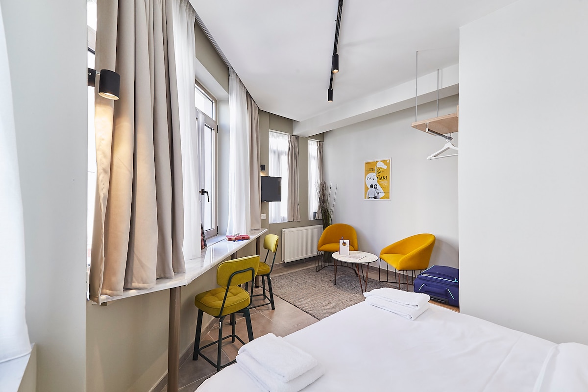 The beautifully decorated space!