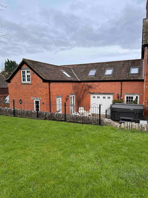 Nr Glastonbury town & Wells sleeps 5 FULL home