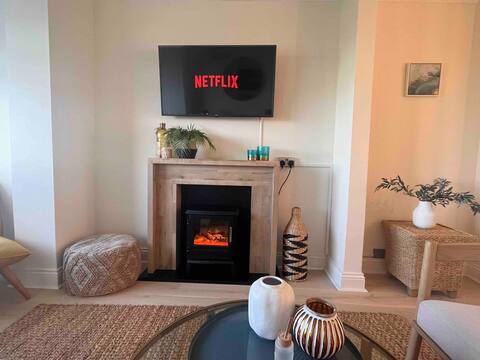 Top Airbnb: Amazing sea views and hot tub in Amble By The Sea