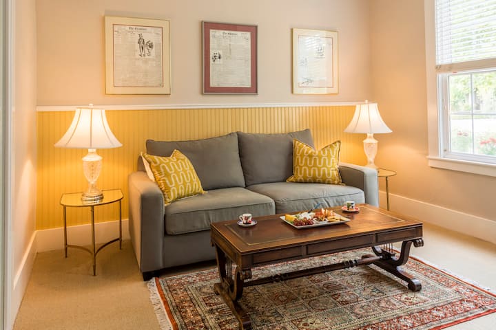 Spacious Room With Fireplace, Incl. Breakfast - St. Helena, CA