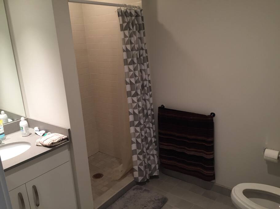 Ensuite Full Bathroom