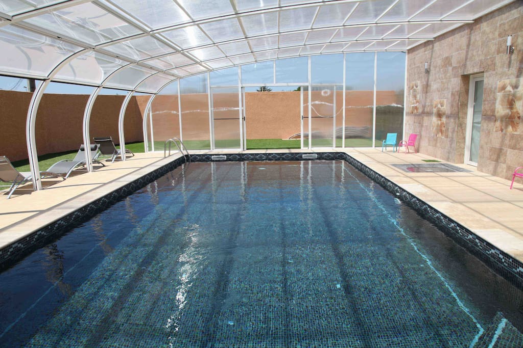 Piscine couverte et chauffée toute l'année 10x5m
