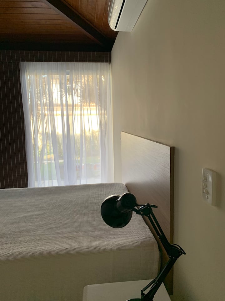 Chumba chenye ufikiaji wa bustani 