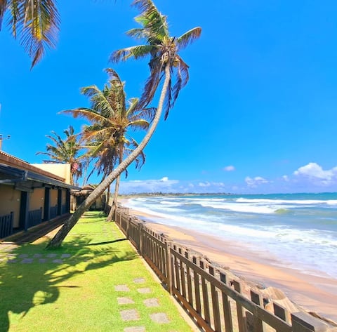 Hakuna Matara Beach bungalows