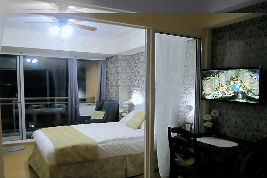 Watch international or local channel (ABS & GMA) with this new 32" Samsung TV