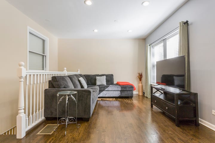 Magnificent Place & Tons Of Space | 3 Bedrooms - 시카고