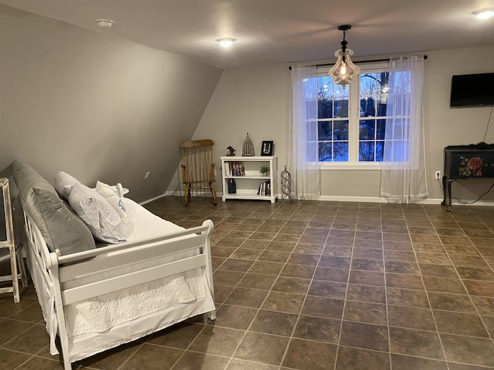 Sleep At The Stables- A Country Retreat - Potsdam, NY