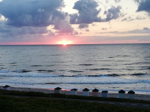 Large summerhouse with heated pool close to beach.