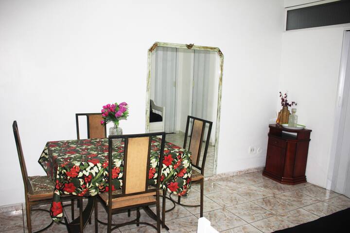 Bueno y Barato na Praia de Copacabana. gallery image 4