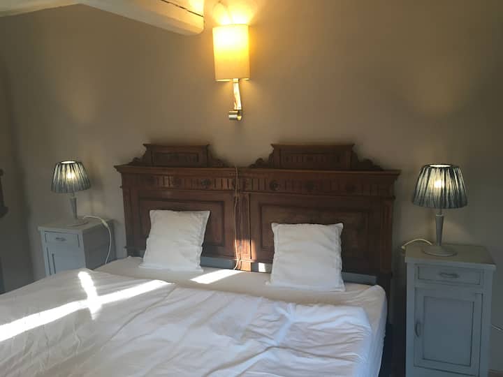 King site bed that can be divided into two single beds