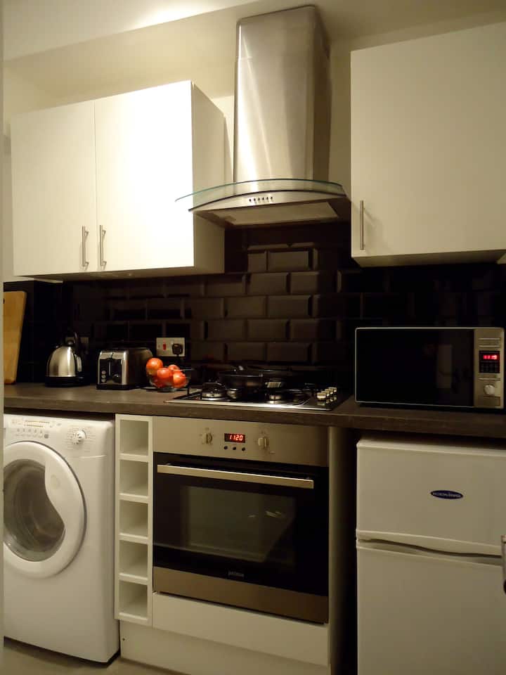 -A Low Cost Double Bedroom - Greenwich
