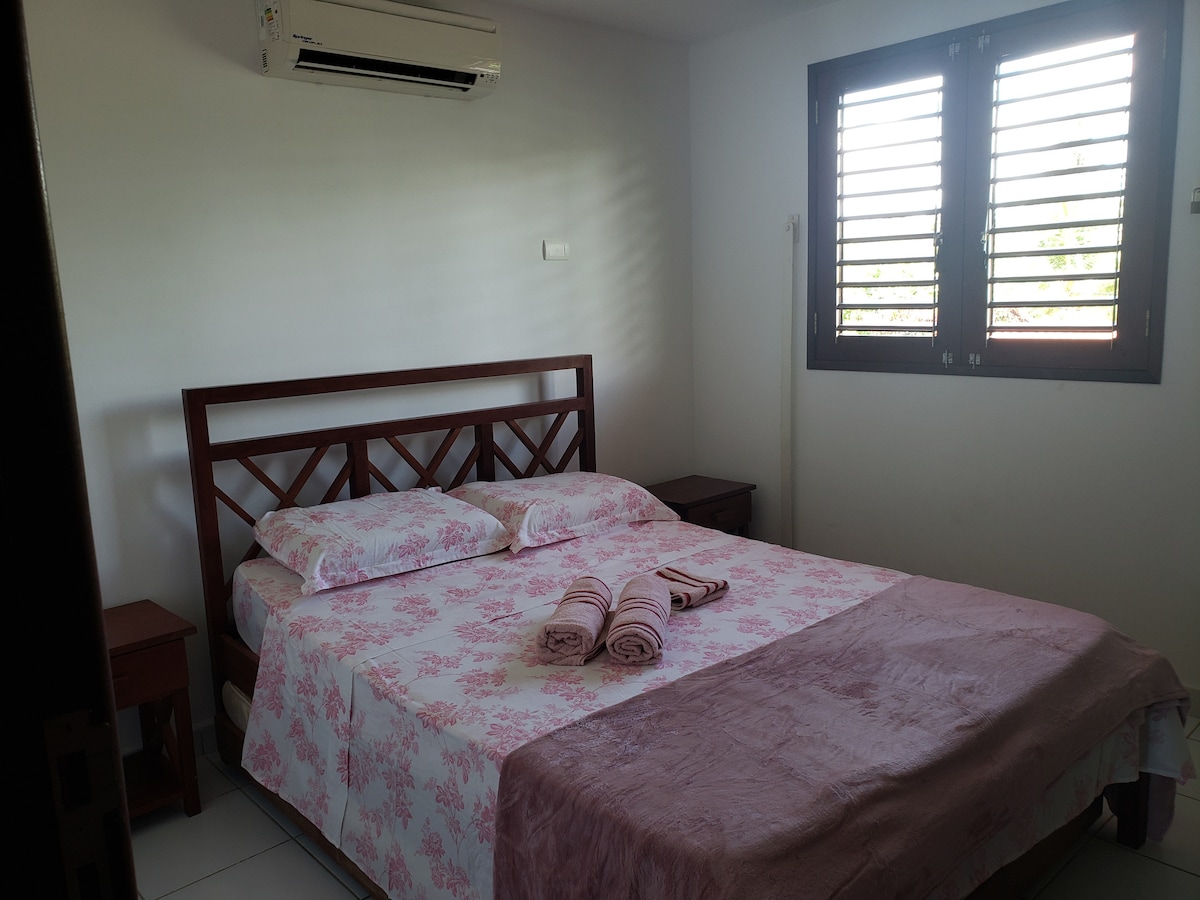 Апартамент 3 - горен етаж - двойно легло и разтегателно легло