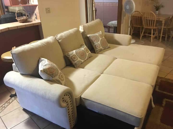 7 Rooms Historical Entire House— For Large Groups - Redlands, CA