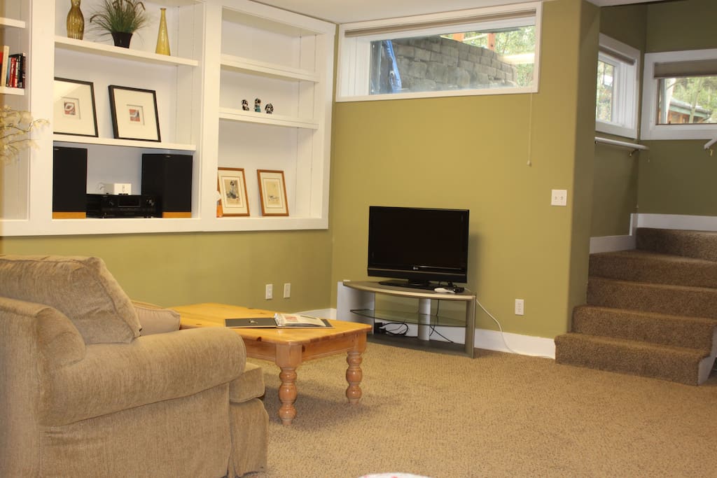 Sitting Area, 48" TV with DirecTV