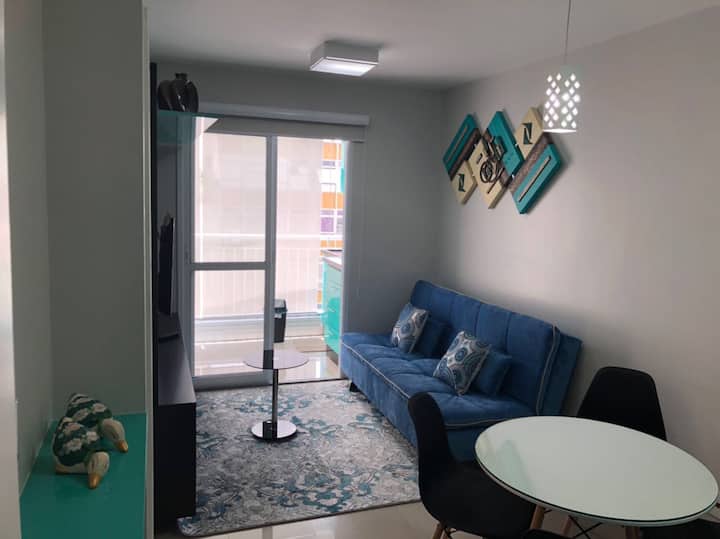 Área de televisión y comedor