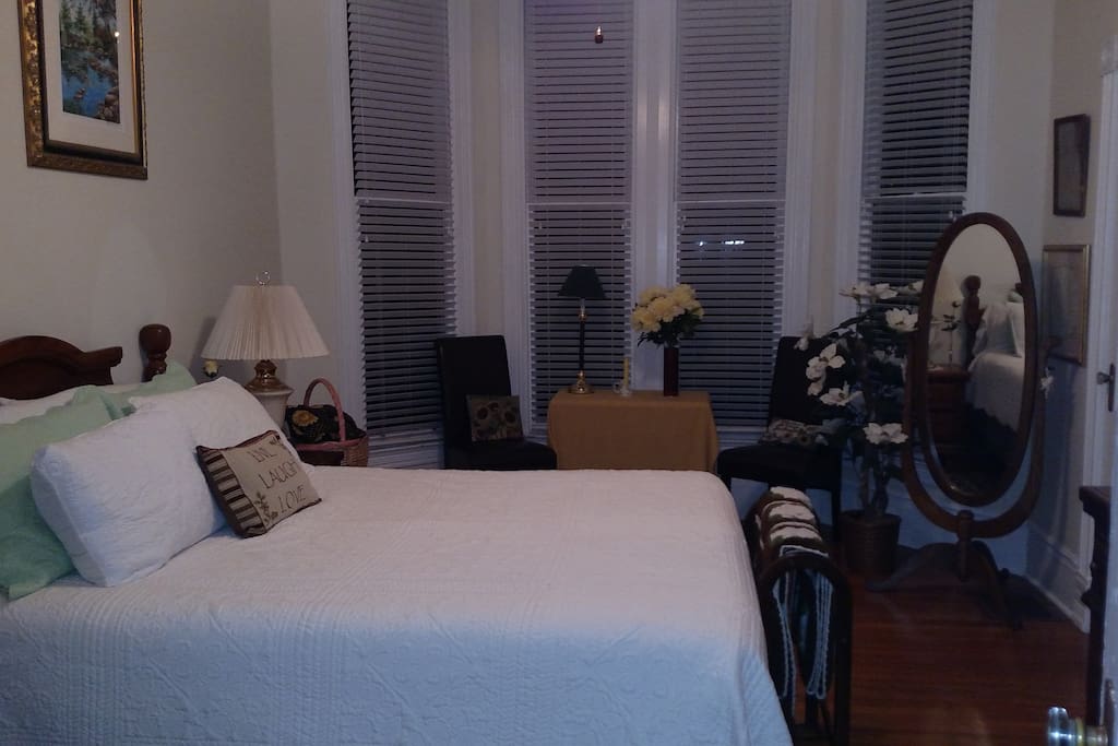 221 b -so named for Sherlock Homes the famous detective. DVD's of his movies are available in this room offering a Queen bed with private bath.