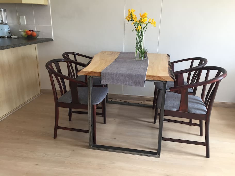 4 sitter dinning table
