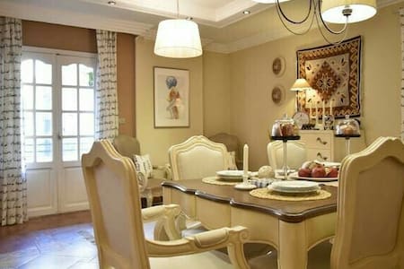 LOCATION, BRIGHT, SUPER CLEAN & REASONABLE PRICE	1