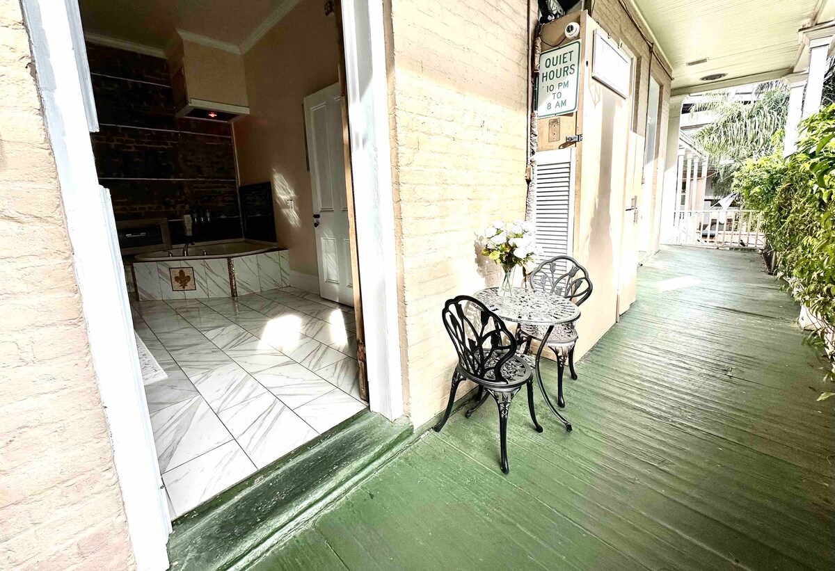 Fleur de lis suite private balcony entrance, heart-shaped, Jacuzzi tub, 7 showerhead, walk-in shower with TV , dual  vanity, refrigerator, smart DIRECTV