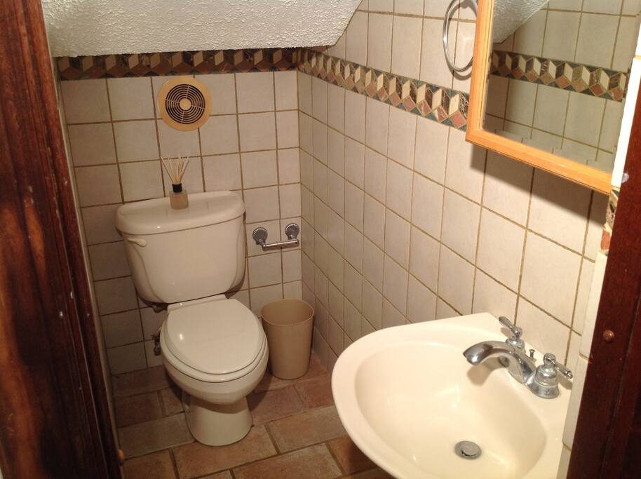 First floor 1/2 bathroom