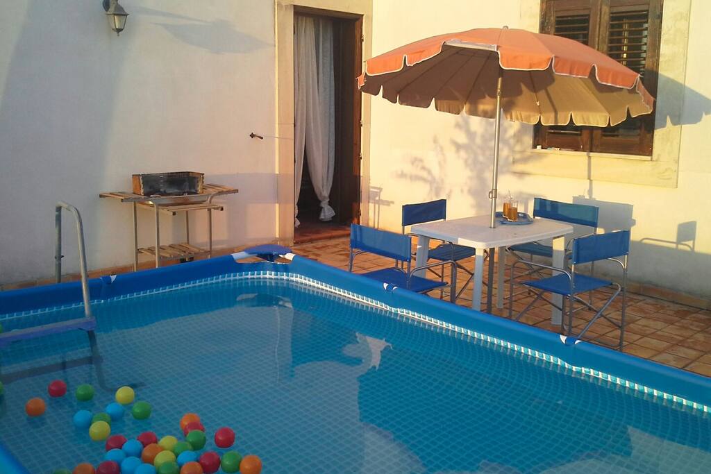 piccola piscina a disposizione