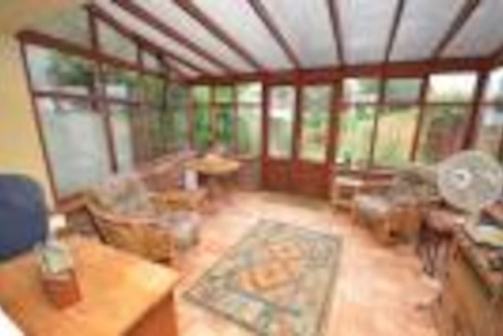 Sunny south facing conservatory/living area