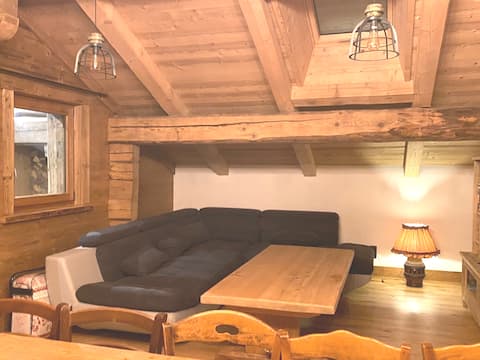 Popular Airbnb listing: Cozy & Authentic Lodge: Ski Chalet, Sleeps 12 in La Giettaz