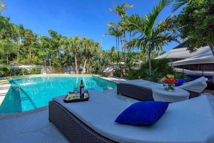 Exclusive Waterfront Tropical House ~ Pool ~ gallery image 4